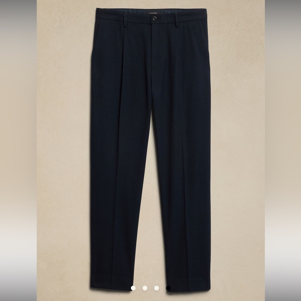 NWT - Banana Republic - RELAXED PLEATED PANT (new with tags) - 33/30 - NAVY
